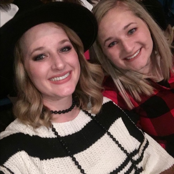 Meet your Posher, Alex - Picture 2 of 3